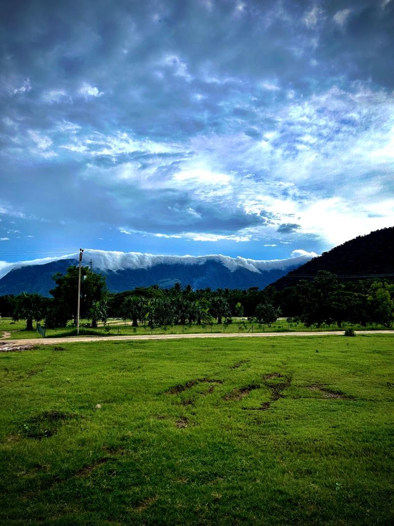 Clouds flowing over the mountains